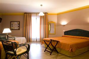 Hotel Monta�es