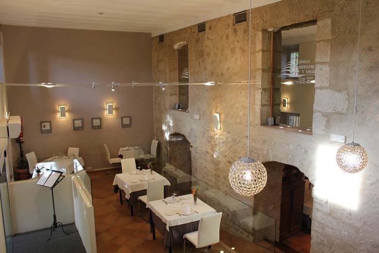 Hotel Leonor De Aquitania