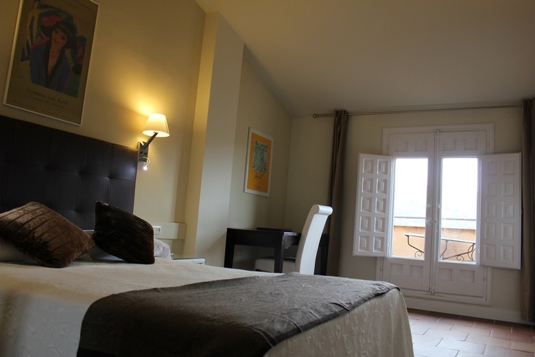 Hotel Leonor De Aquitania