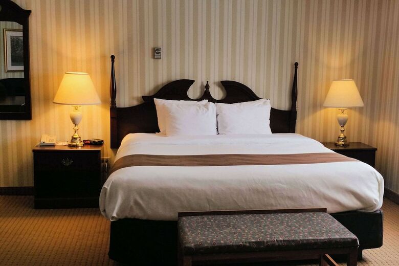 Hotel Quality Inn  Suites Brossard