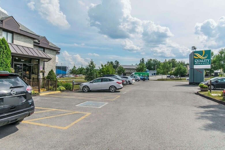 Hotel Quality Inn  Suites Brossard