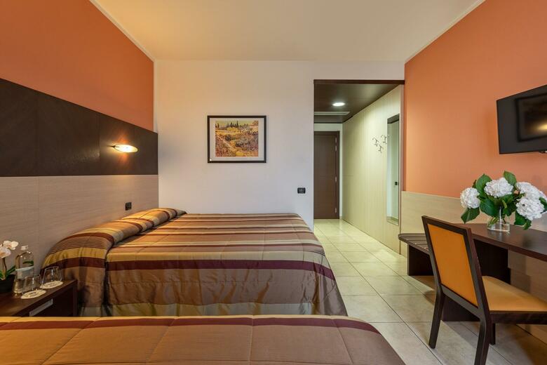 Record Hotel