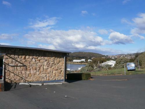 Waterfront Lodge Motel