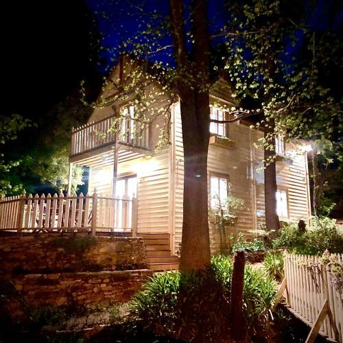 Aldgate Creek Cottage Bed And Breakfast
