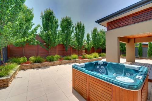 Newington Lakehouse