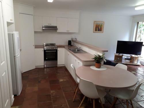 Roshnier Apartment