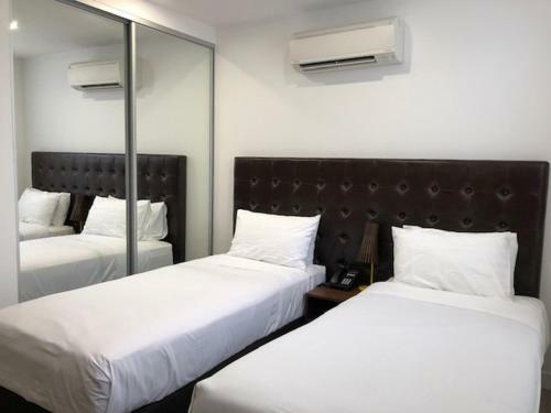 Whitehorse Apartments Hotel