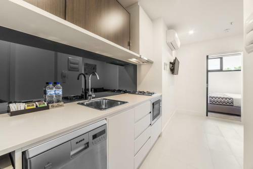 Whitehorse Apartments Hotel