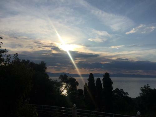 Brentanos Apartments - View Of Paradise