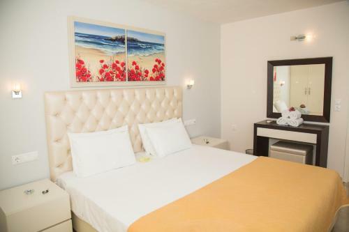 Brentanos Apartments - View Of Paradise