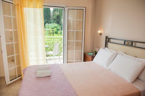 Brentanos Apartments - View Of Paradise