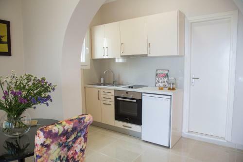 Brentanos Apartments - View Of Paradise
