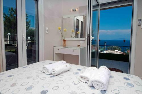 Brentanos Apartments - View Of Paradise