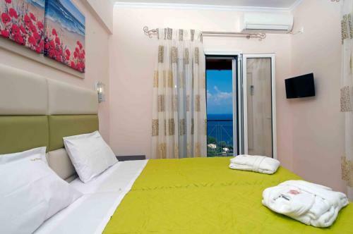 Brentanos Apartments - View Of Paradise