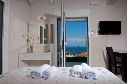 Brentanos Apartments - View Of Paradise