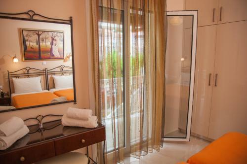 Brentanos Apartments - View Of Paradise