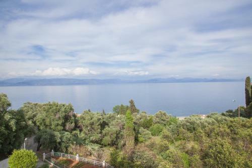 Brentanos Apartments - View Of Paradise