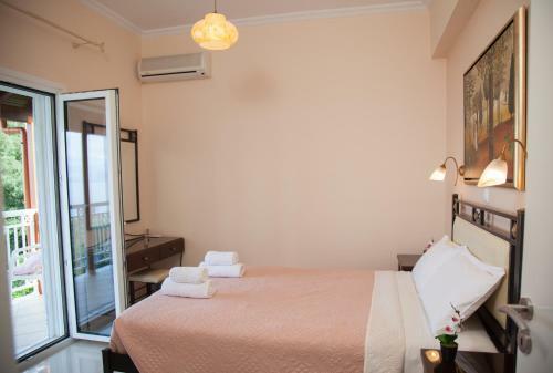 Brentanos Apartments - View Of Paradise