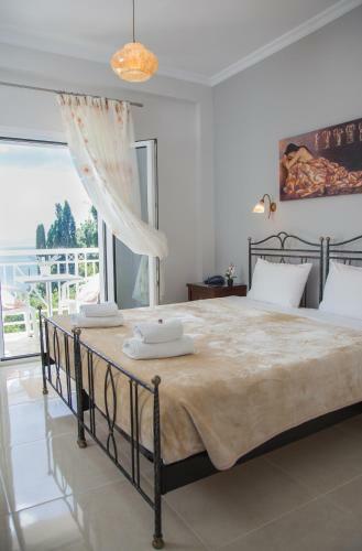 Brentanos Apartments - View Of Paradise