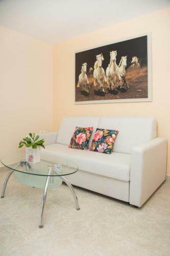 Brentanos Apartments - View Of Paradise