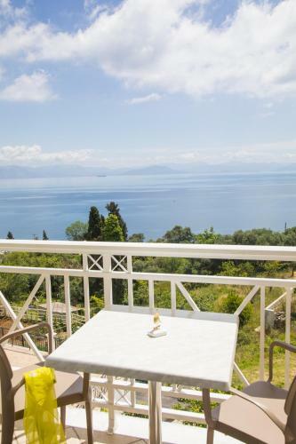 Brentanos Apartments - View Of Paradise