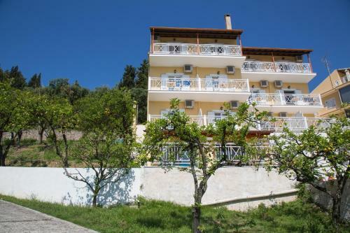 Brentanos Apartments - View Of Paradise