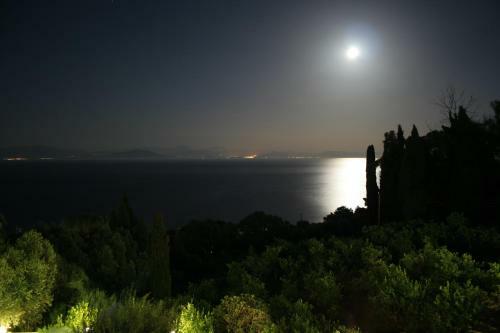 Brentanos Apartments - View Of Paradise