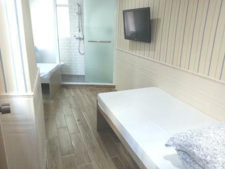 Hostal K & B Hostel