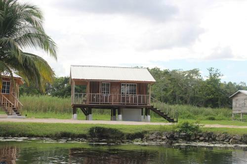 Hotel Lamanai Riverside Retreat