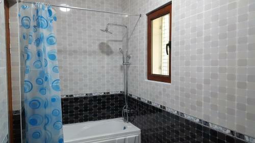 Hostal White City Inn