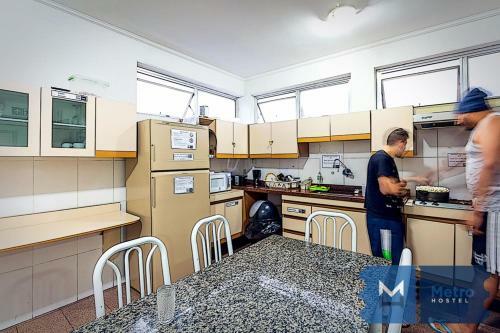 Metr� Hostel Sp
