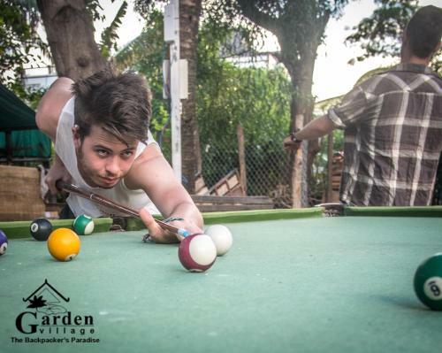 Hostal Garden Village Guesthouse & Pool Bar