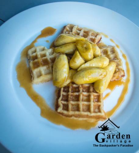 Hostal Garden Village Guesthouse & Pool Bar