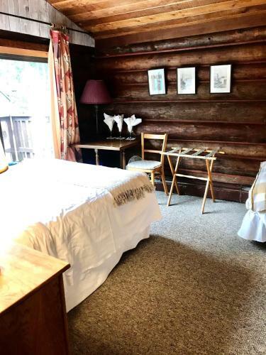 The Surf Lodge And Pub