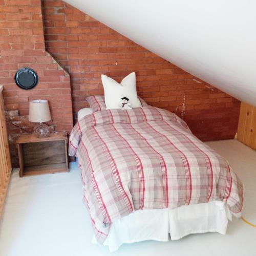 Picturesque School House Retreat