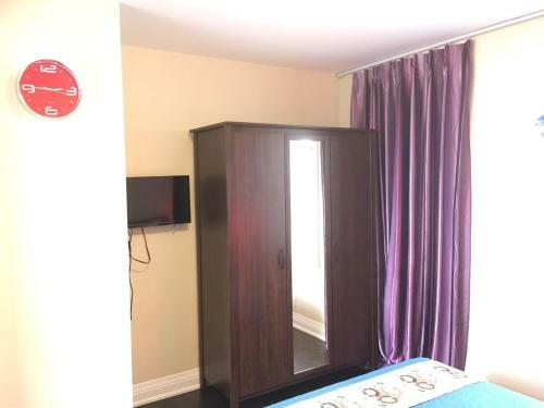 Hostal Toronto Downtown Comfortable Home