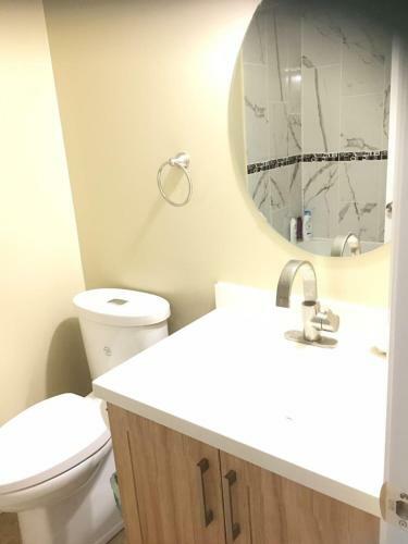 Hostal Toronto Downtown Comfortable Home
