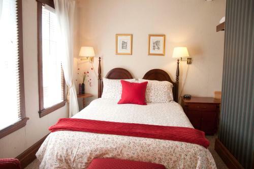 Homestead House B&B