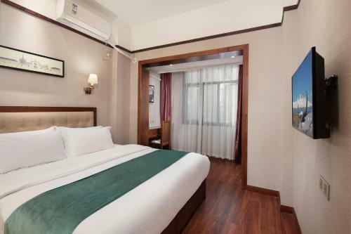 Old Time Lily Hotel