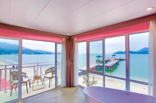 Wind & Moon Holiday Home