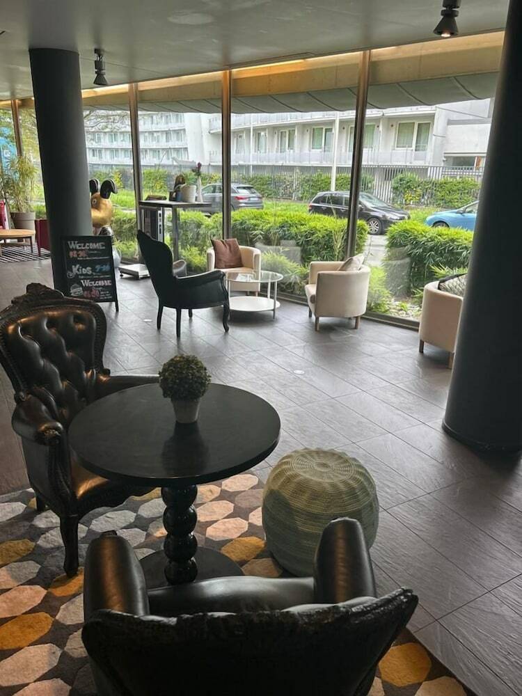 Standing Hotel Suites By Actisource