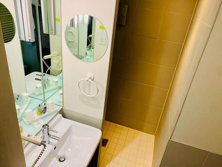 Standing Hotel Suites By Actisource