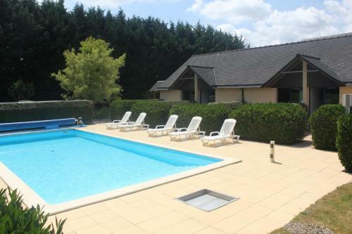 Hotel Logis Les Dineux Village