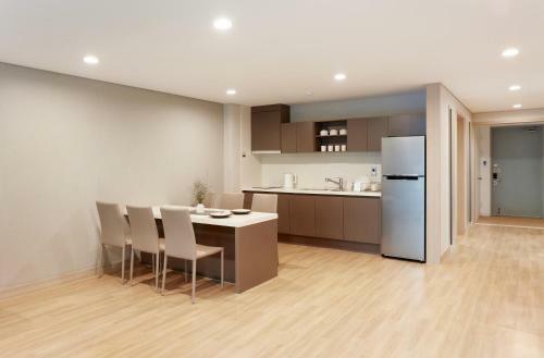 Phoenix Park The Hotel & Condominium