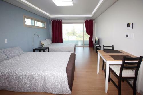 Hostal Ara Stay