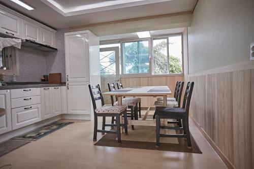 Hostal Ara Stay