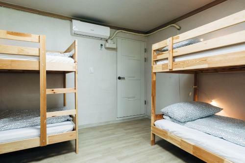 Hostal 10 Guesthouse
