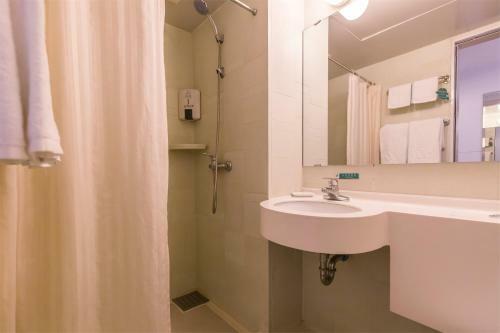Hotel Jinjiang Inn Shiyan West Checheng Road