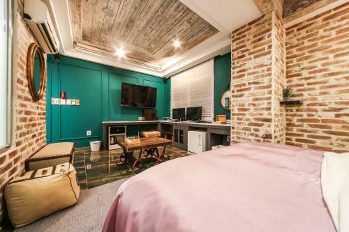 February Hotel Susung