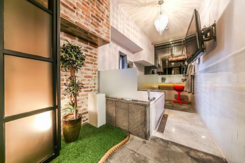 February Hotel Susung
